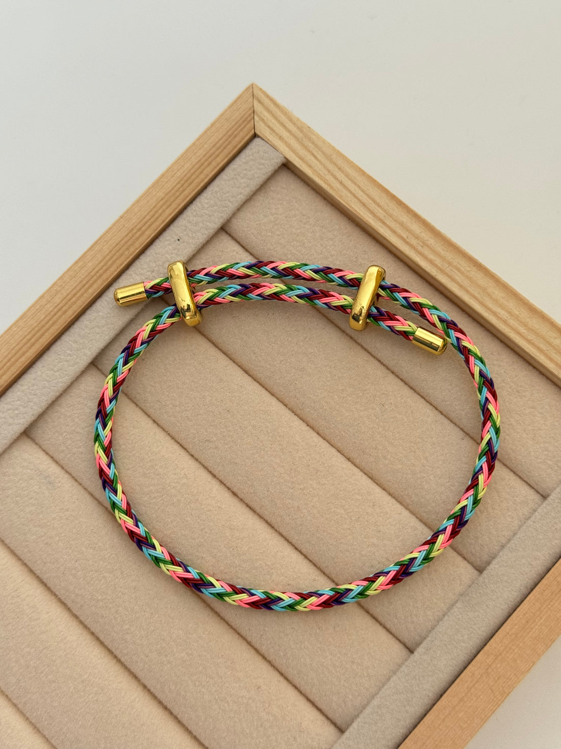 TEYA RENKLİ AYARLANABİLİR ÇELİK BİLEKLİK