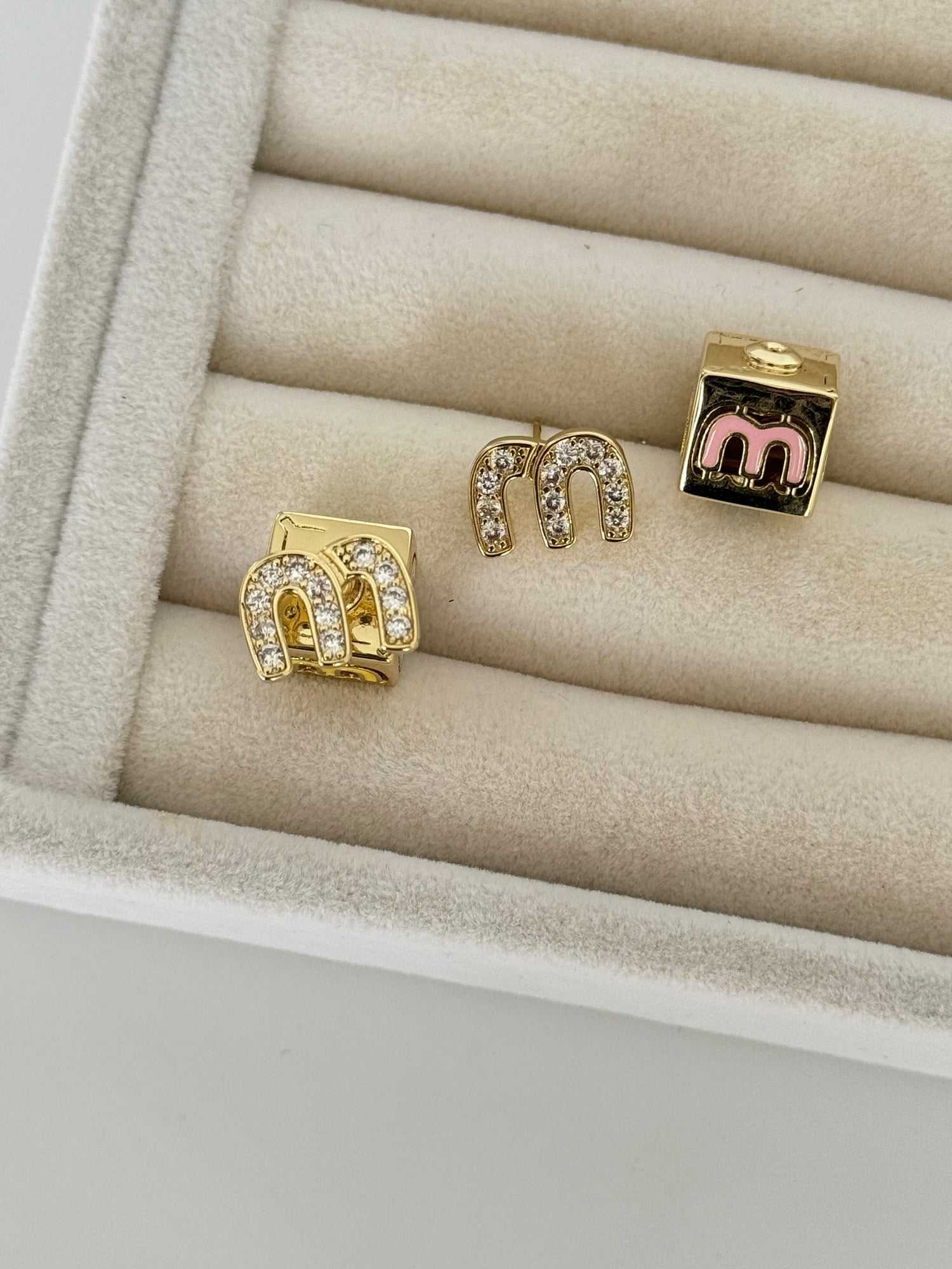 İTHAL KÜP DETAYLI GOLD MARKA MODEL KÜPE