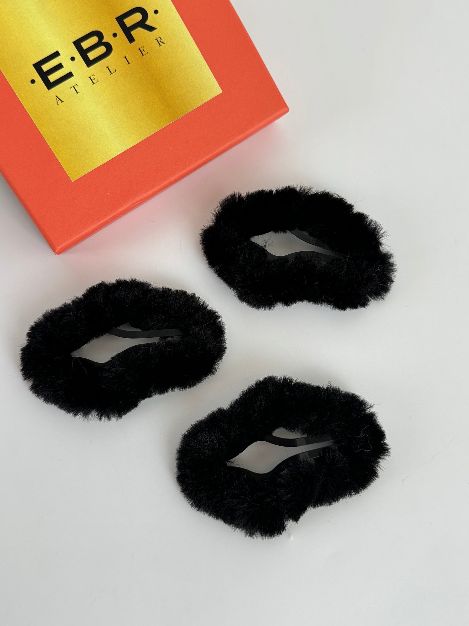 İTHAL PELUŞ SİYAH ÇITÇITLI TOKA(1 adet içindir)