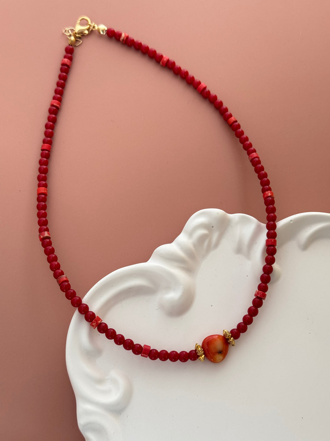 SOE DOĞAL TAŞ UÇLU MERCAN TAŞLI KOLYE