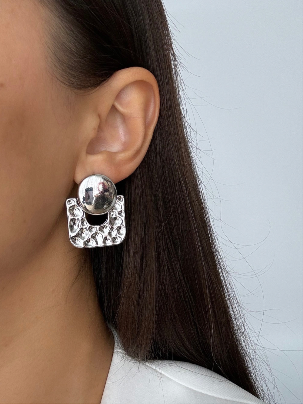 İTHAL KARE DÜĞME DETAYLI SİLVER KÜPE