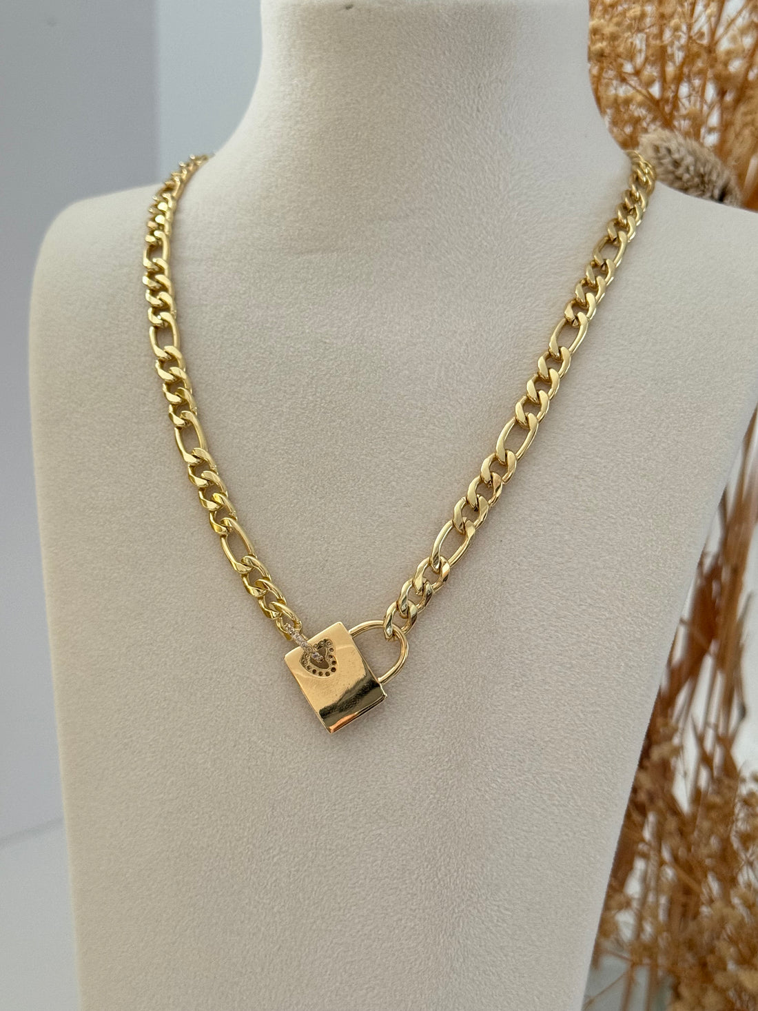 KİLİT DETAYLI İTHAL GOLD ZİNCİR KOLYE