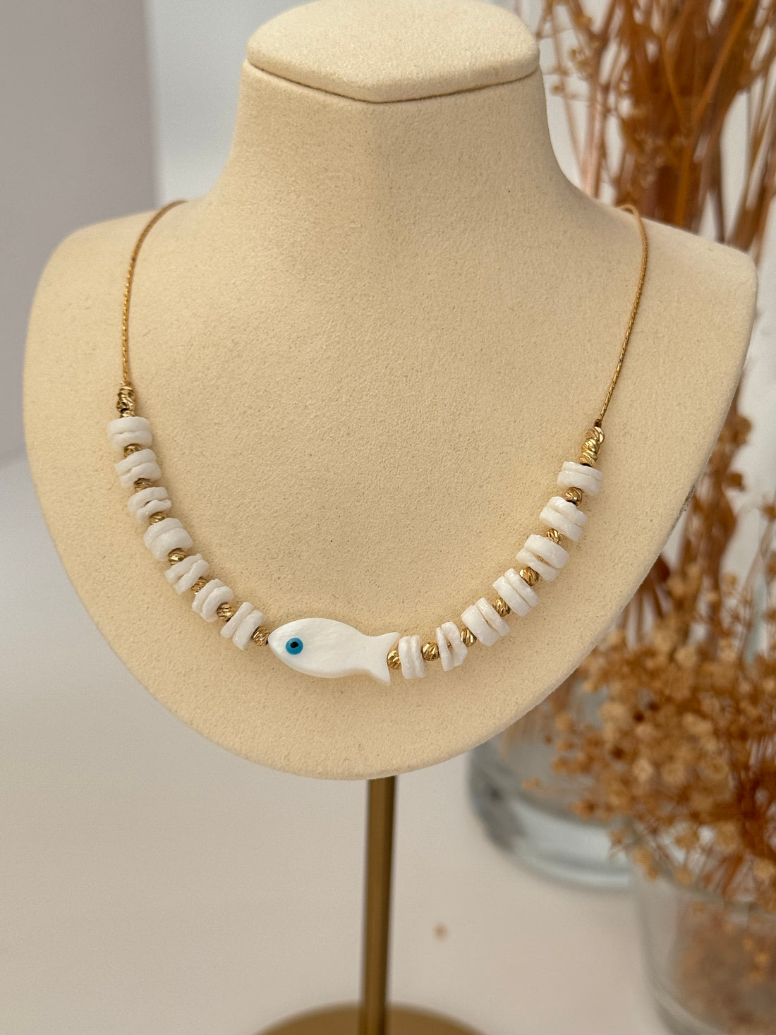 TARU BALIKLI GERÇEK SEDEF TAŞLI ALTIN KAPLAMA DETAYLI KOLYE