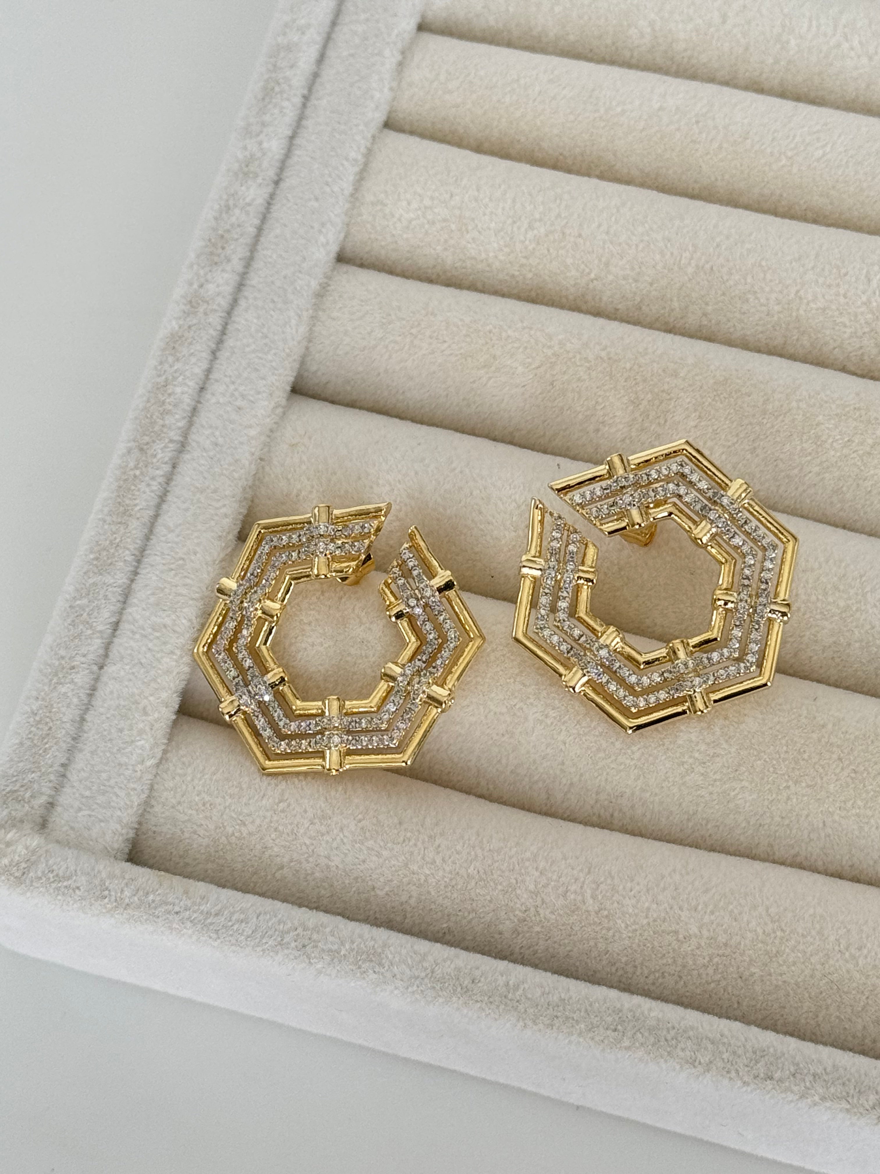 İTHAL TAŞLI ALTIGEN GOLD KÜPE