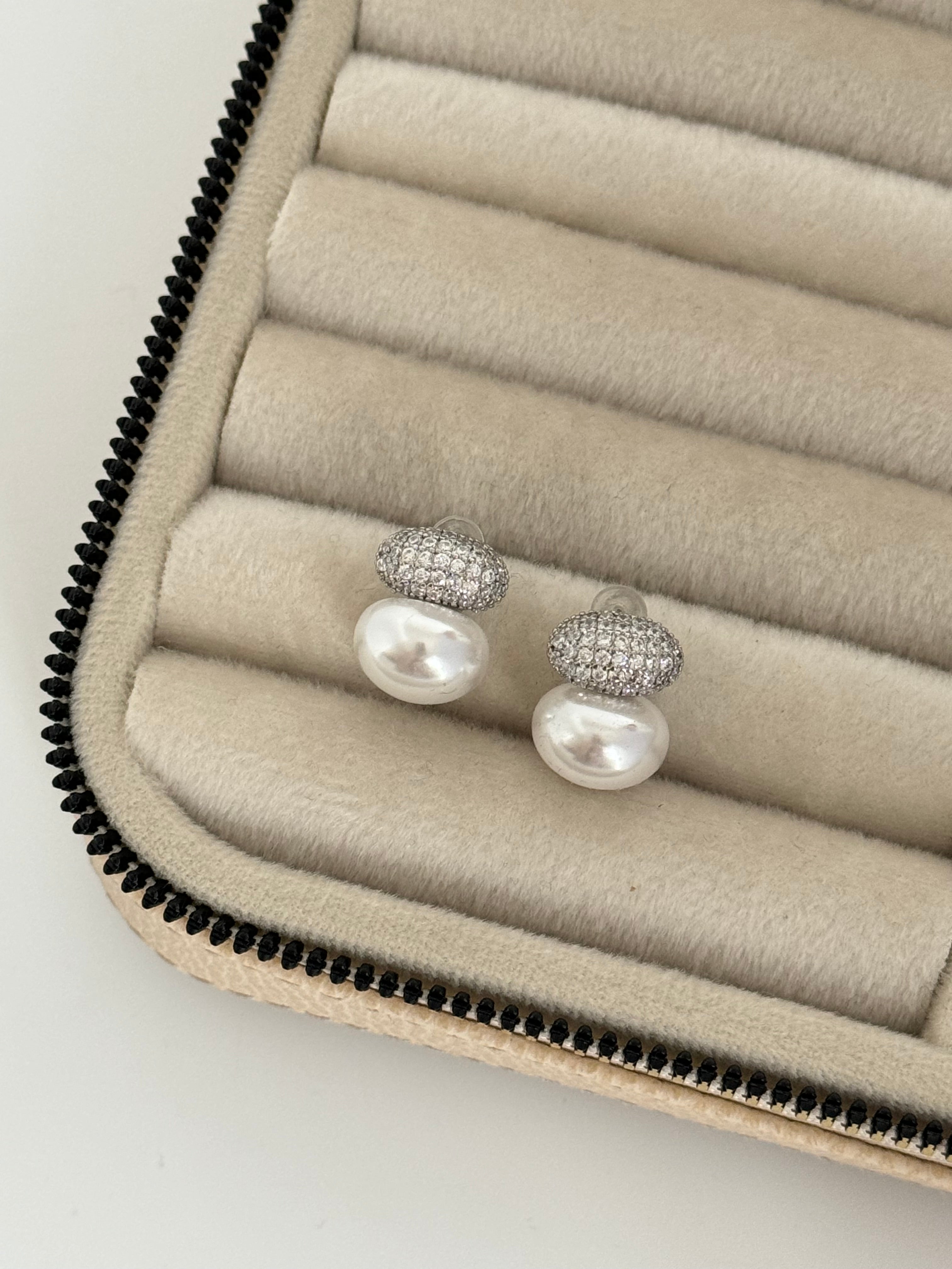 İTHAL İNCİ DETAYLI SİLVER KÜPE