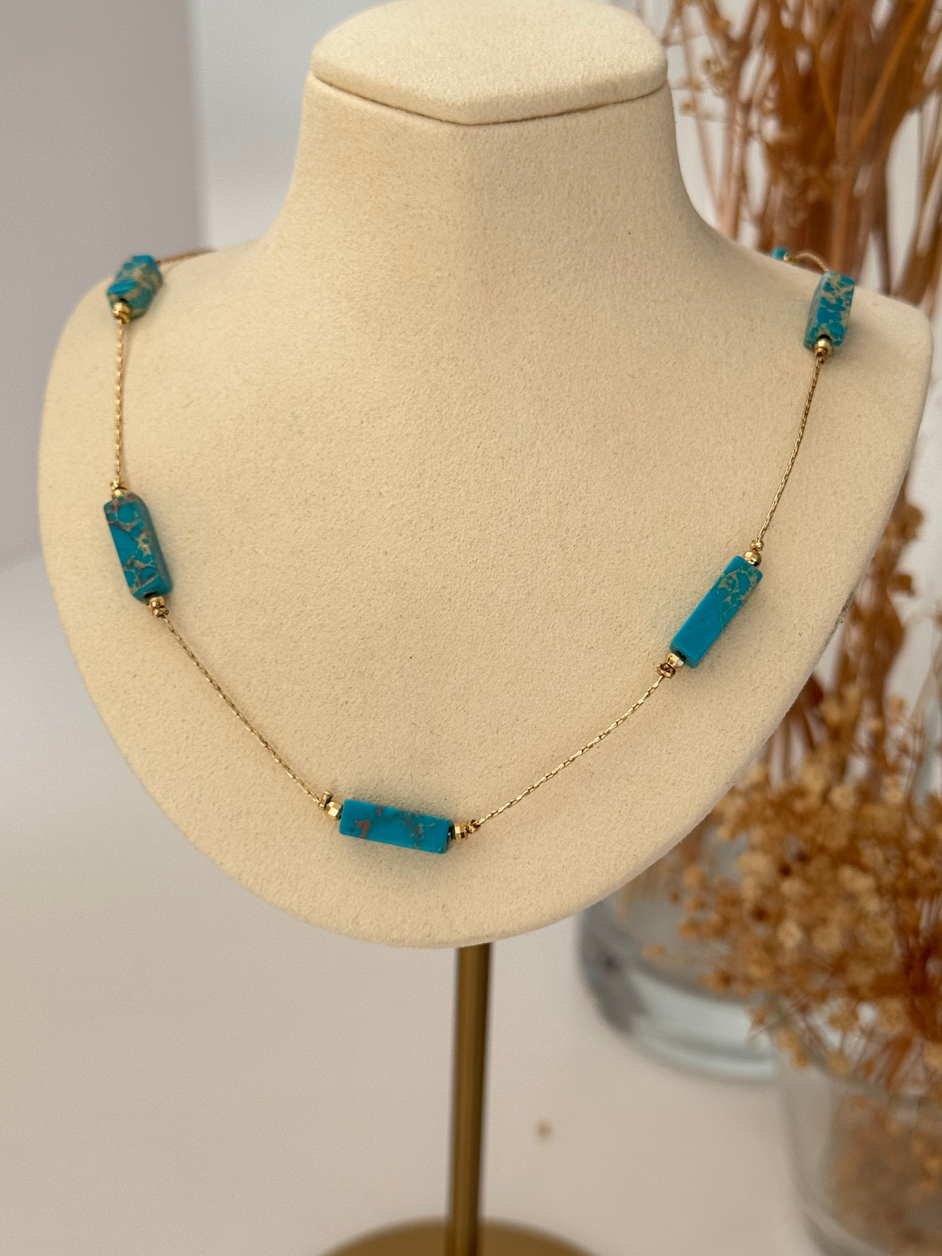 MİRA MAVİ TAŞLI ALTIN KAPLAMA DETAYLI KOLYE