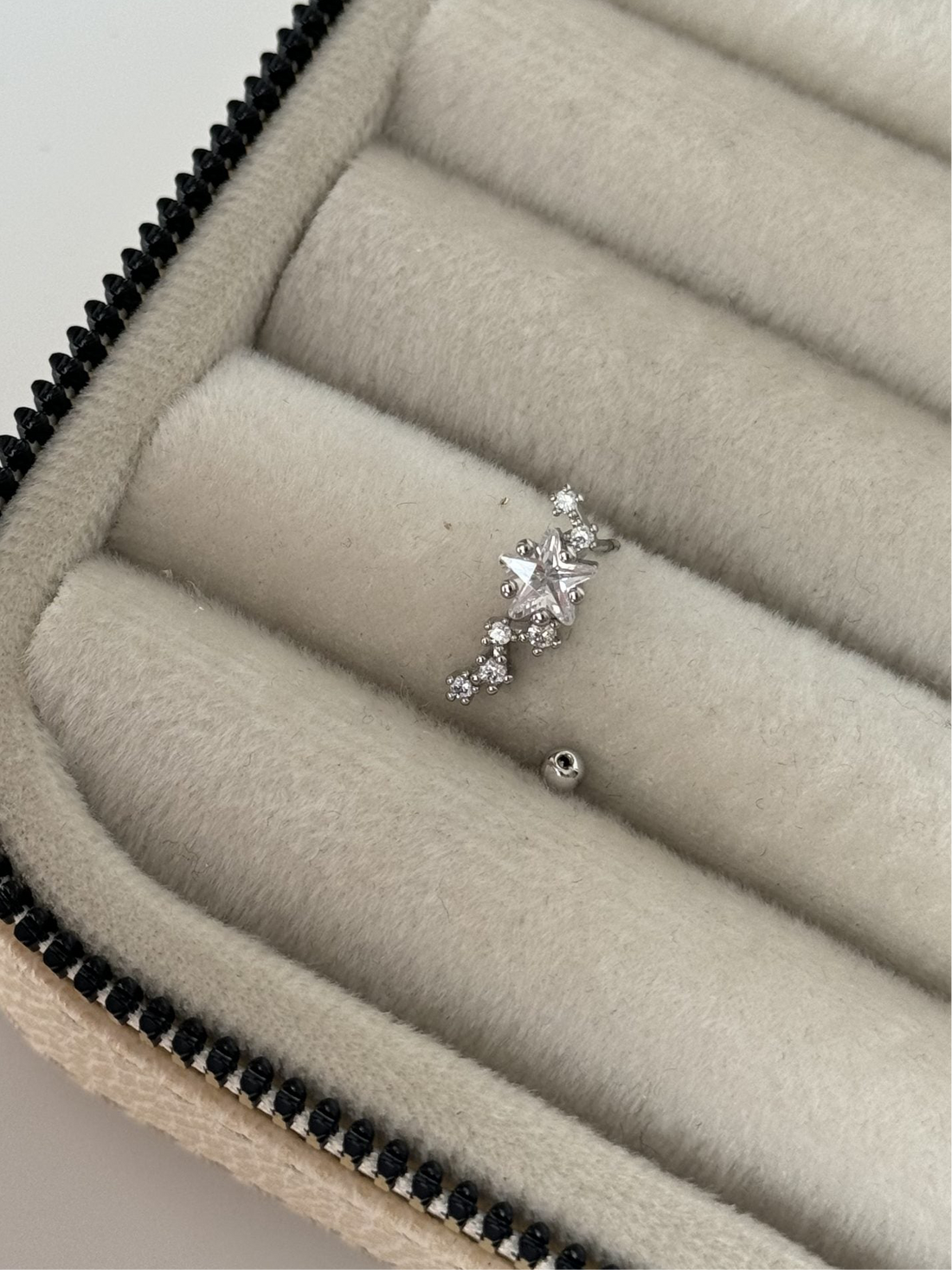 YILDIZ DETAYLI SİLVER SOL TRAGUS PİERCİNG