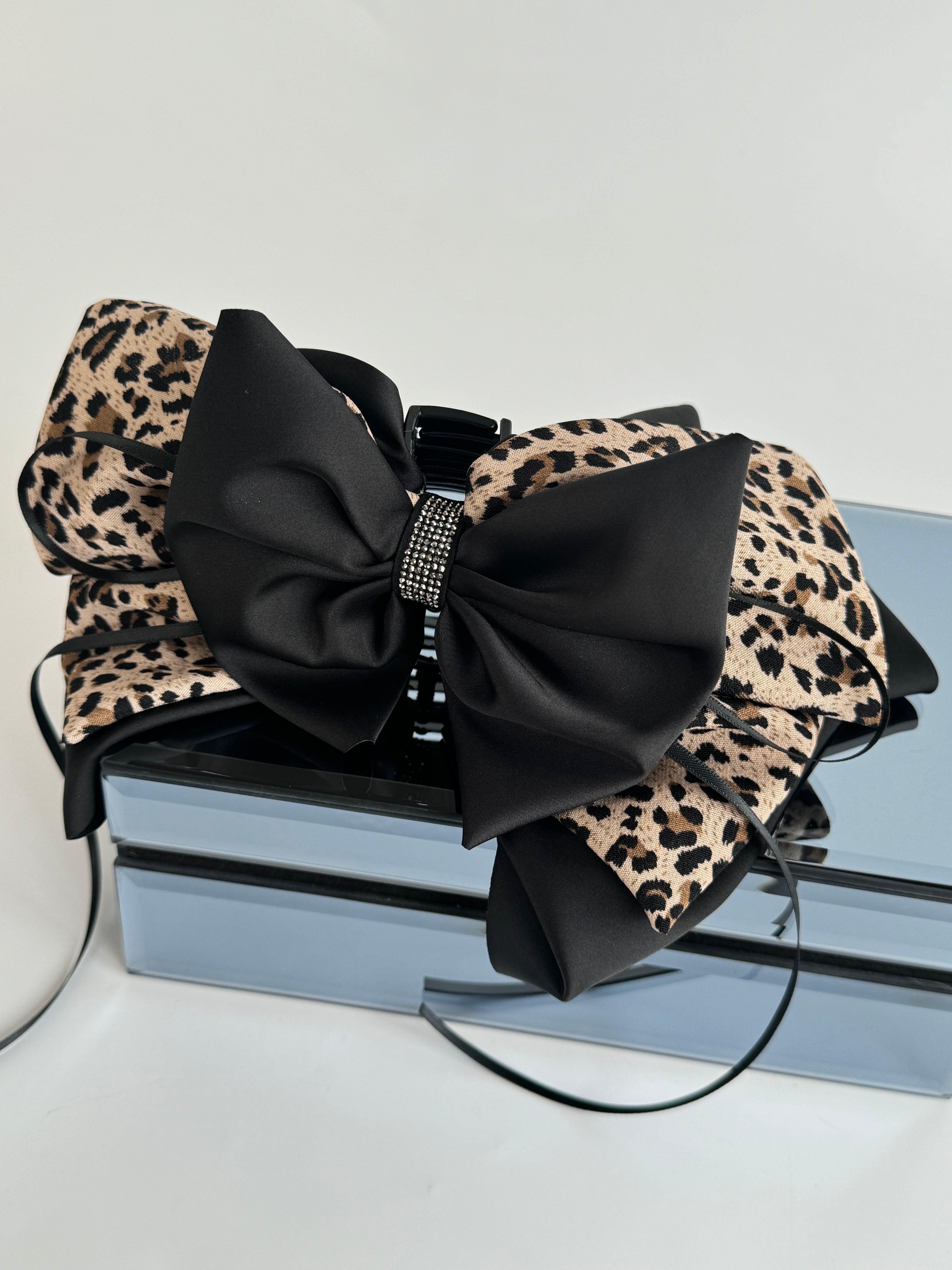 İTHAL FİYONKLU LEOPAR DETAYLI  MANDAL TOKA