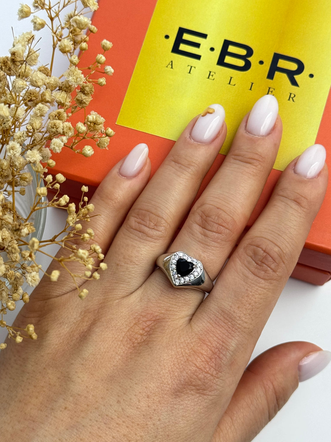 İTHAL SİYAH TAŞ DETAYLI KALPLİ SİLVER AYARLANABİLİR YÜZÜK