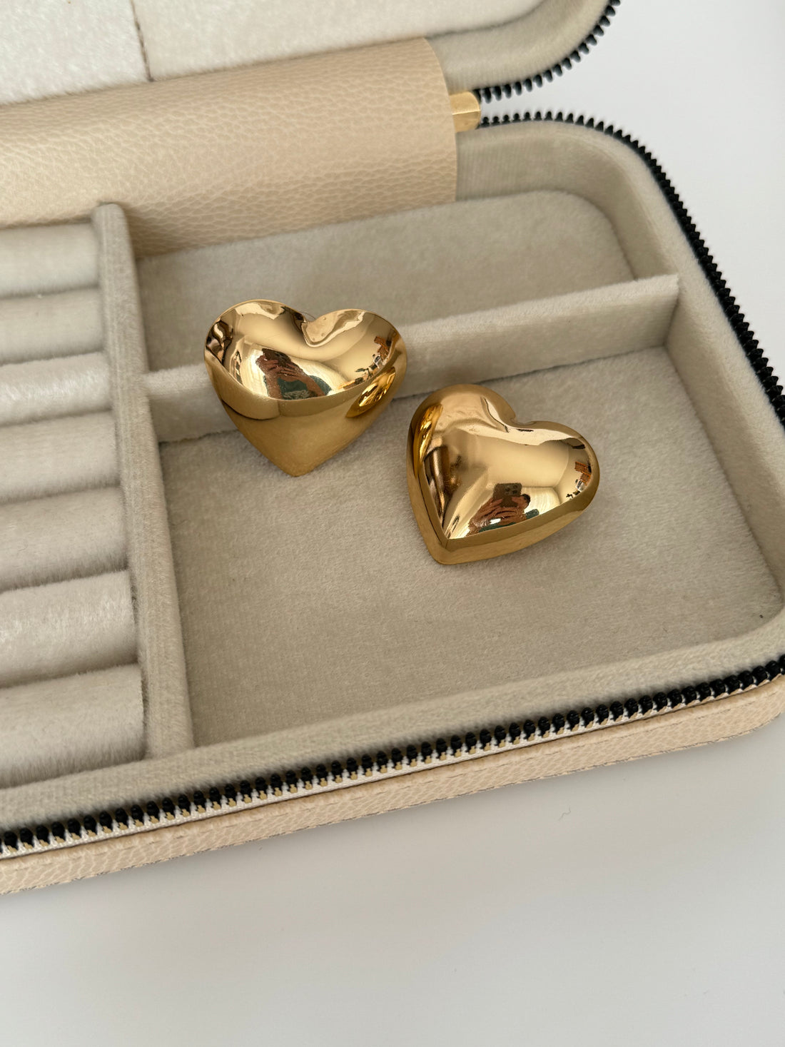 İTHAL KALP DETAYLI GOLD KÜPE