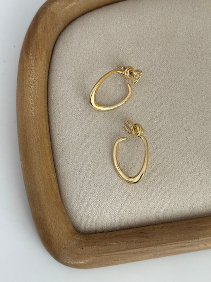 NEGİN TAŞ DETAYLI GOLD KÜPE