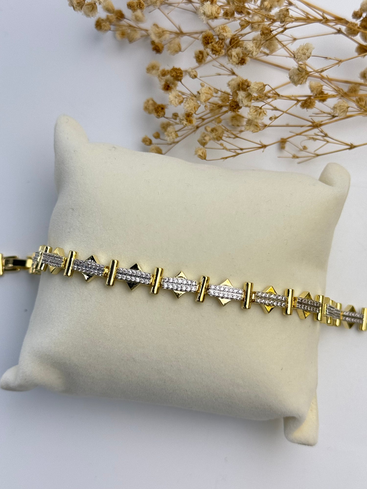 İTHAL ÜÇGEN DETAYLI GOLD BİLEKLİK