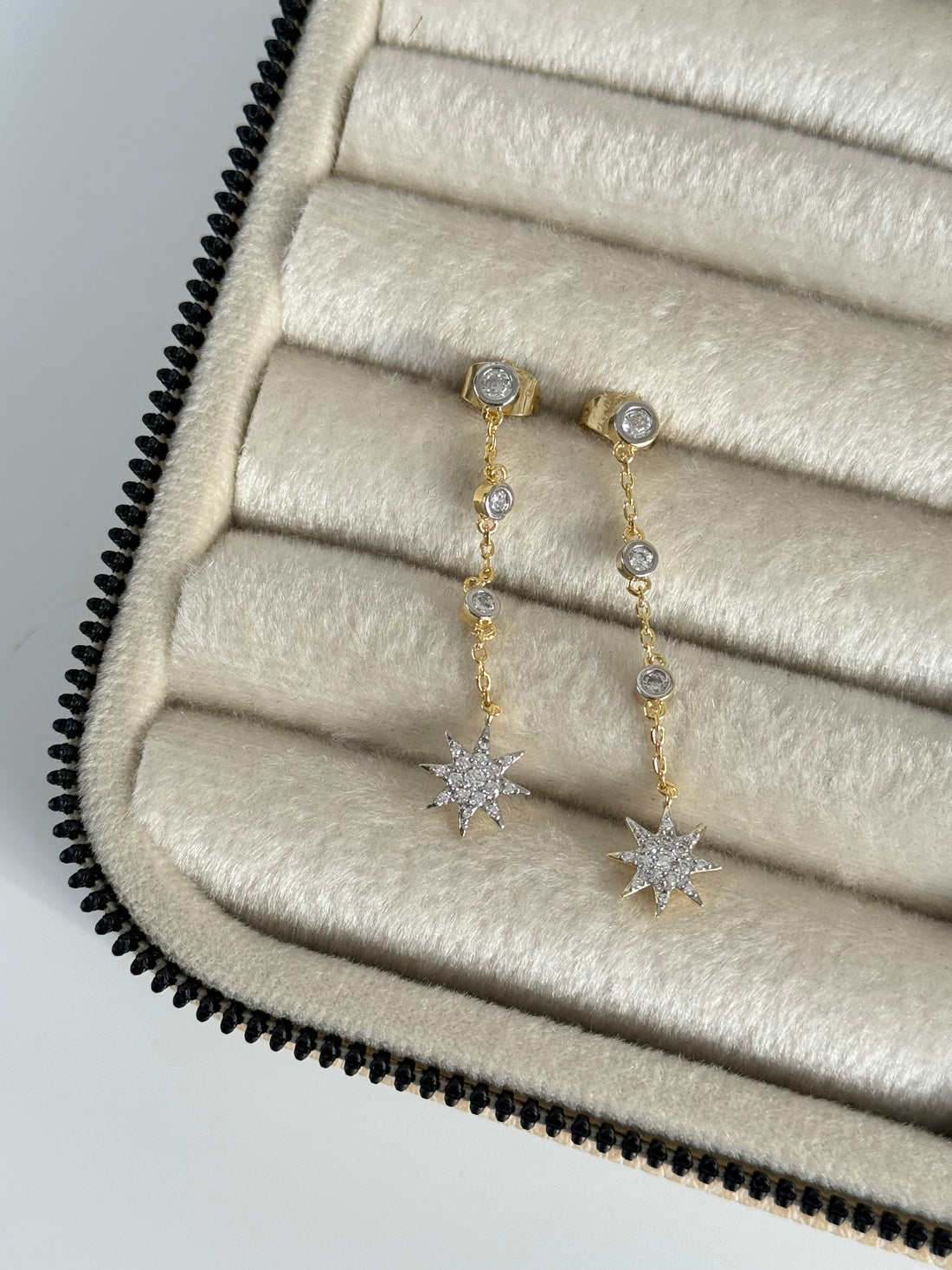 İTHAL YILDIZ DETAYLI SALLANTILI GOLD KÜPE