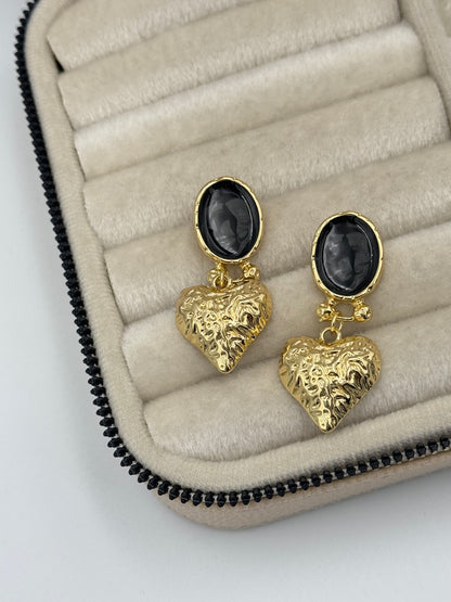 İTHAL KALP DETAYLI SİYAH MİNELİ GOLD KÜPE