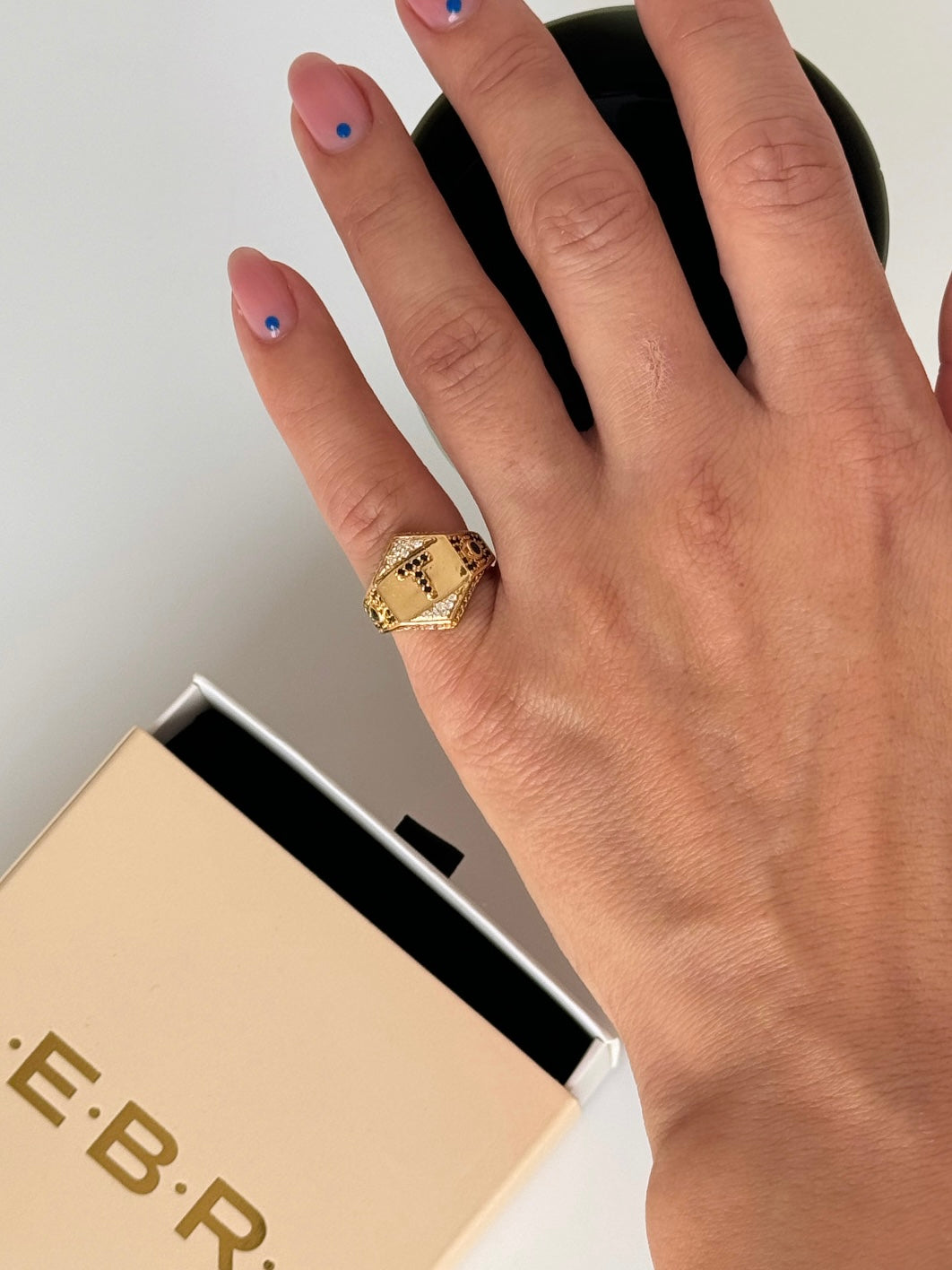 İTHAL T HARF AYARLANABİLİR GOLD SERÇE PARMAK YÜZÜK