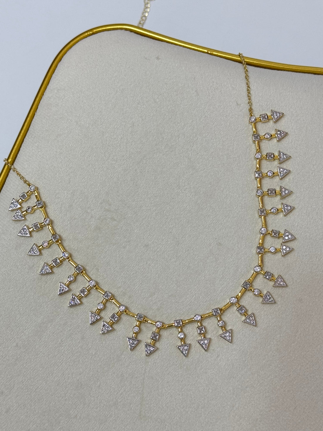 İTHAL OK DETAYLI GOLD KOLYE