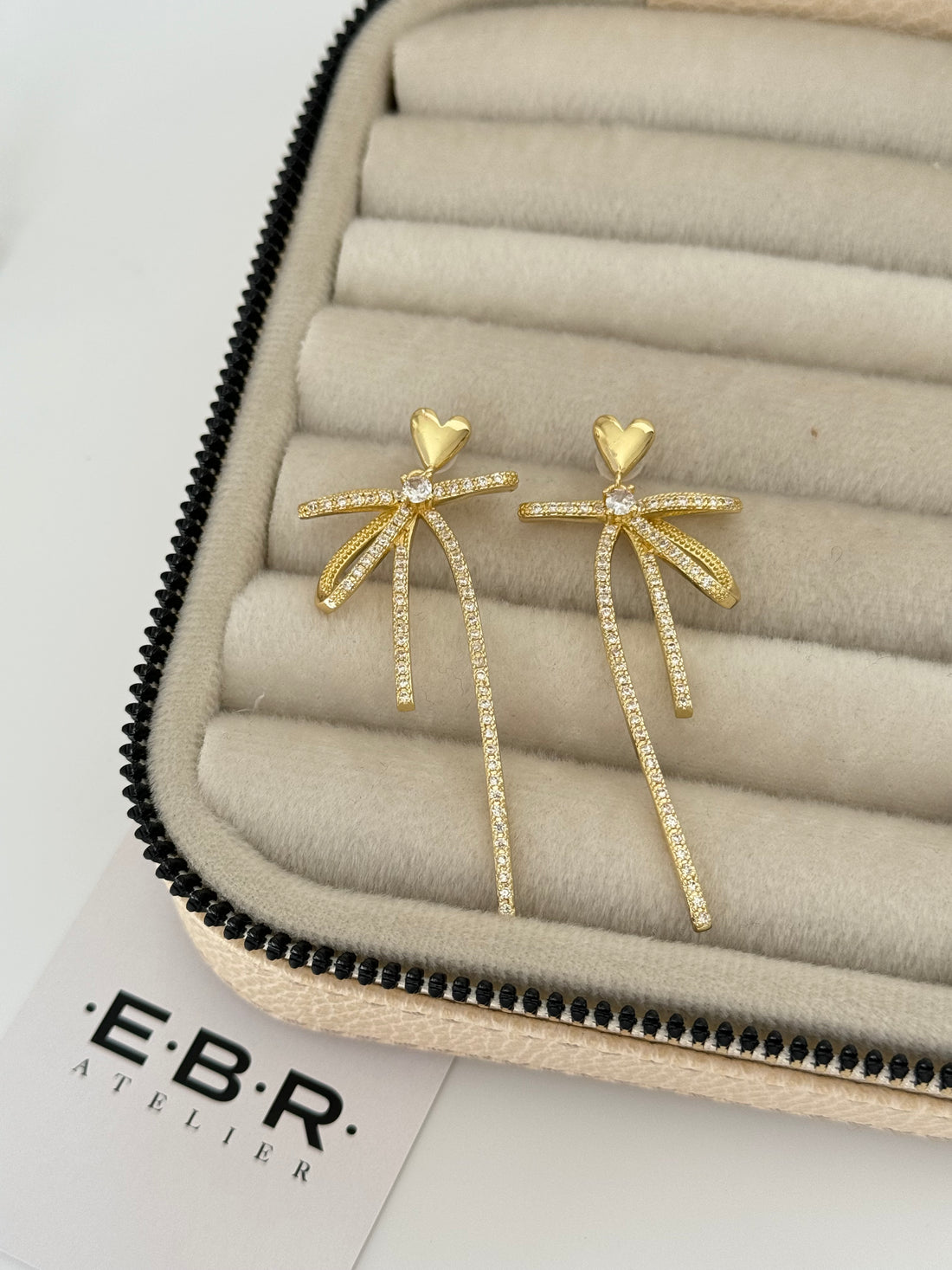 İTHAL FİYONK DETAYLI GOLD KÜPE