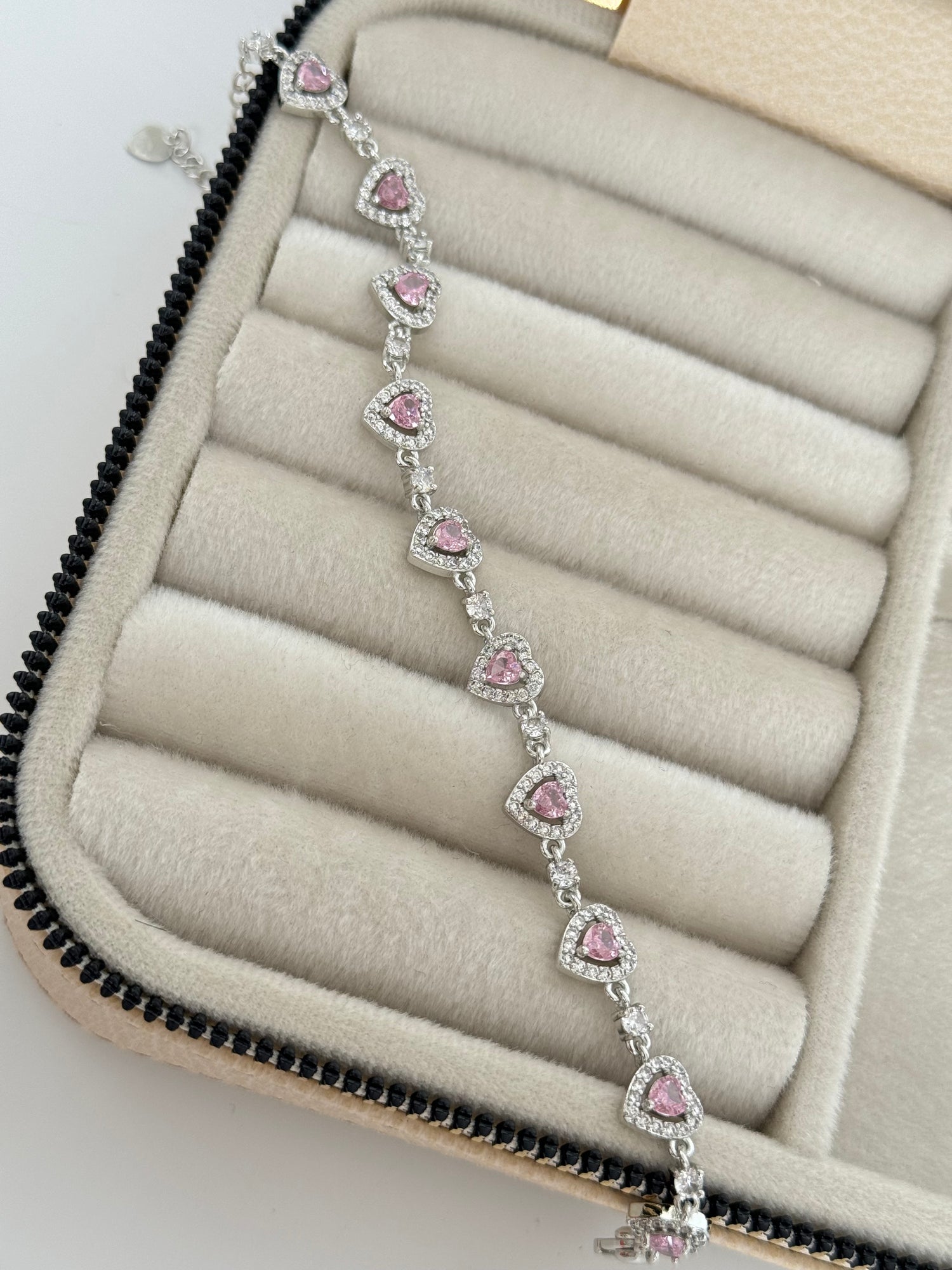 İTHAL KALP DETAYLI PEMBE ZİRKON TAŞLI SİLVER BİLEKLİK