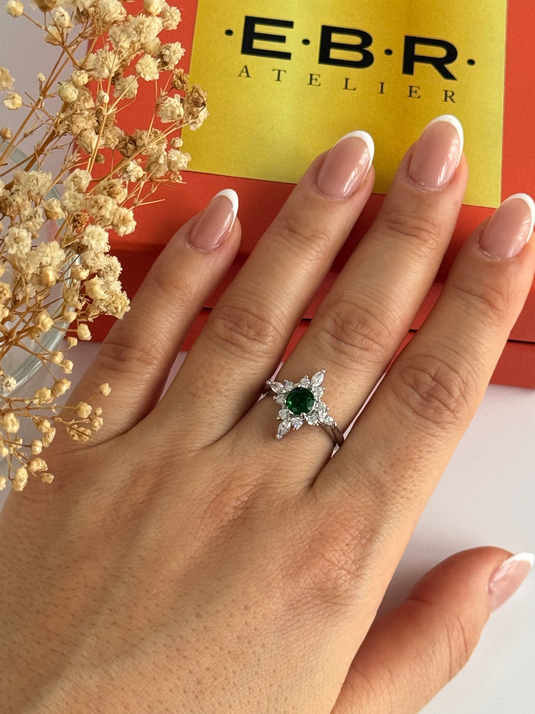 İTHAL YEŞİL TAŞLI YILDIZ DETAYLI SİLVER AYARLANABİLİR YÜZÜK