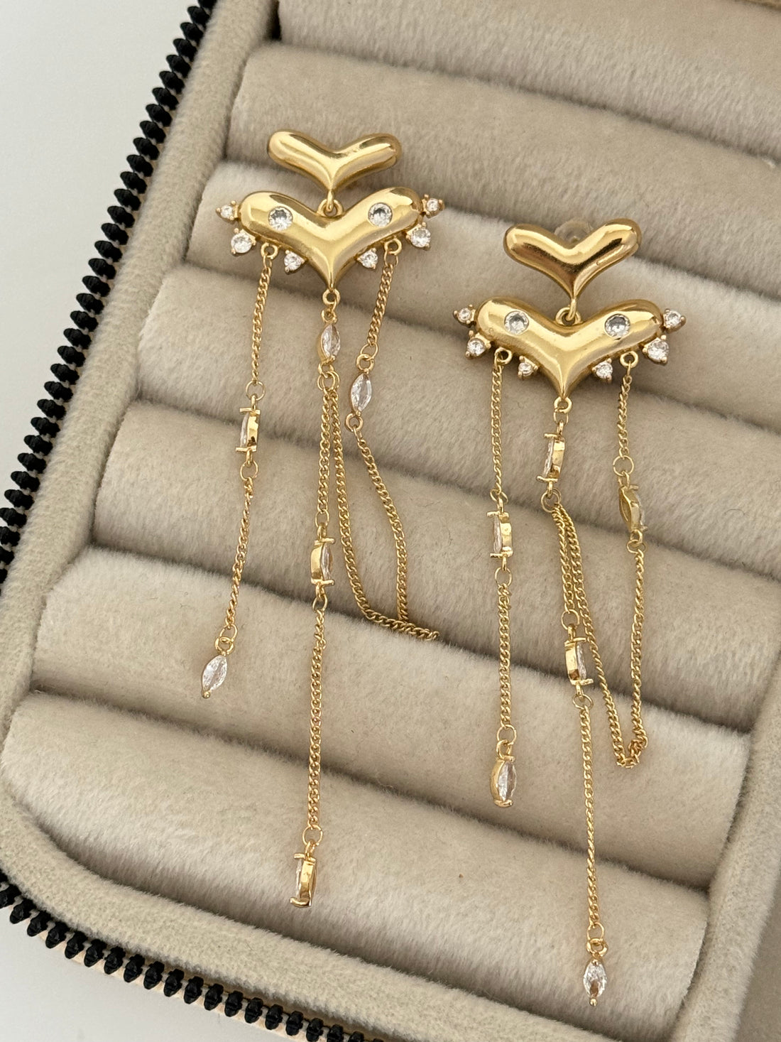 İTHAL KALP DETAYLI SALLANTILI GOLD KÜPE