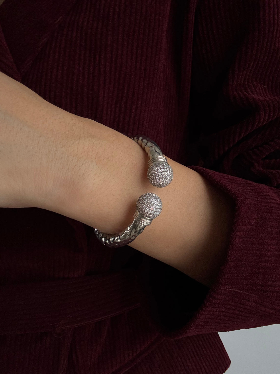 FİRAZ ALTIN KAPLAMA TAŞLI AYARLANABİLİR SİLVER KELEPÇE BİLEKLİK