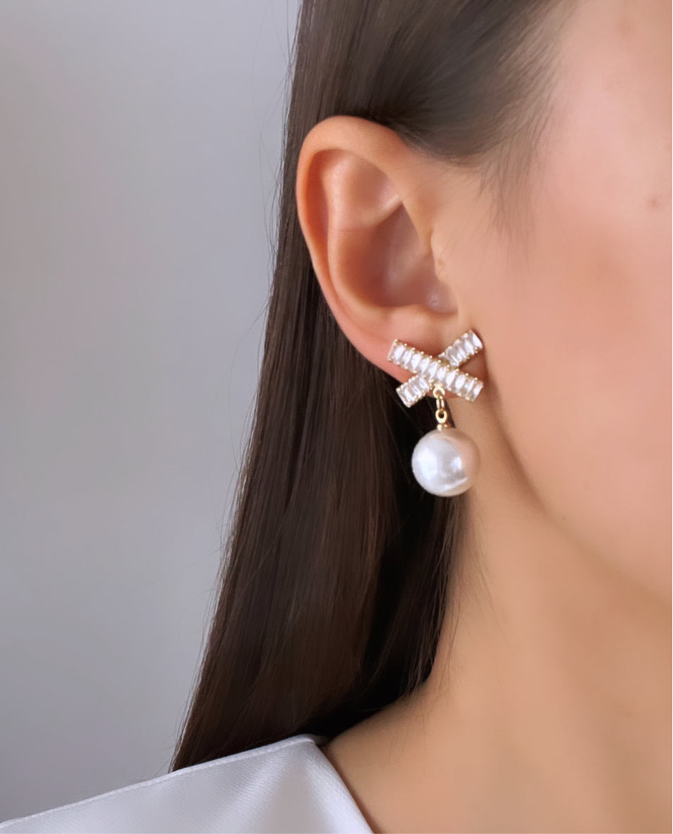 İTHAL İNCİ ZİRKON TAŞLI GOLD KÜPE