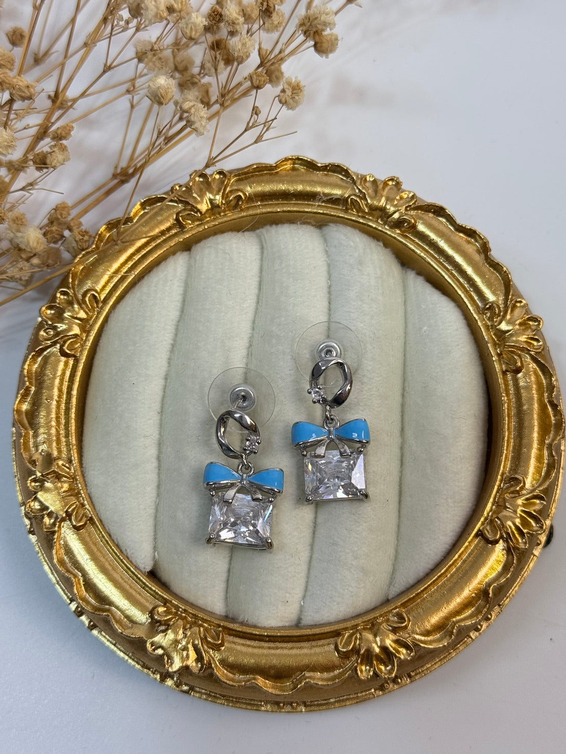 MAVİ KURDELELİ İTHAL SİLVER KÜPE