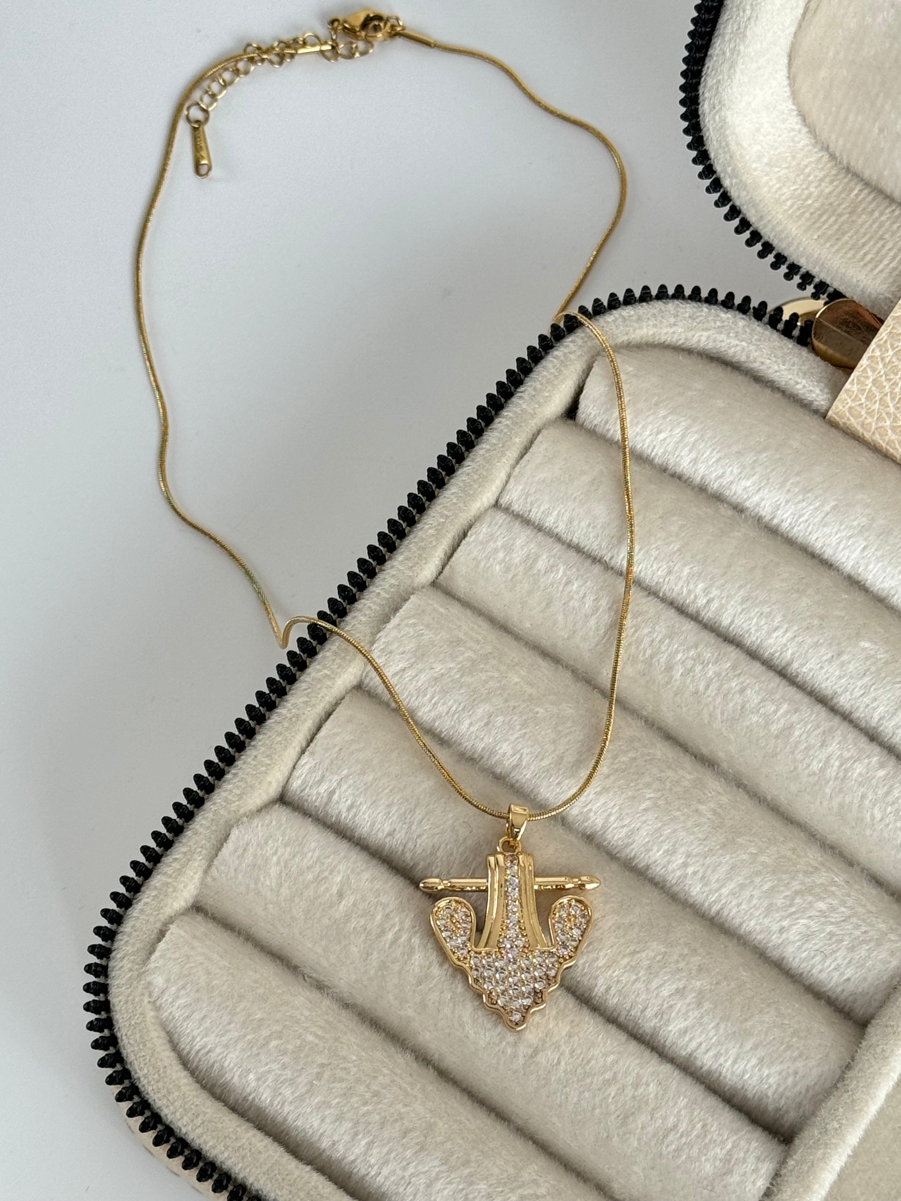 ÇAPA DETAYLI GOLD ÇELİK KOLYE