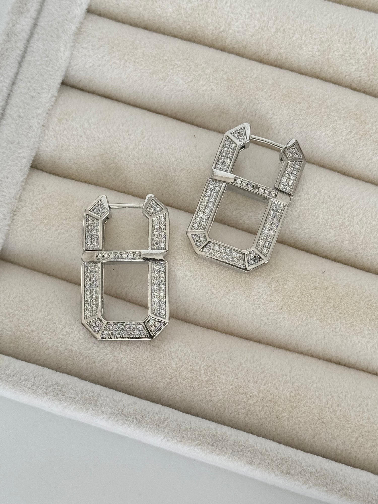 NARE İTHAL TAŞ DETAYLI SİLVER LEYLA KÜPE