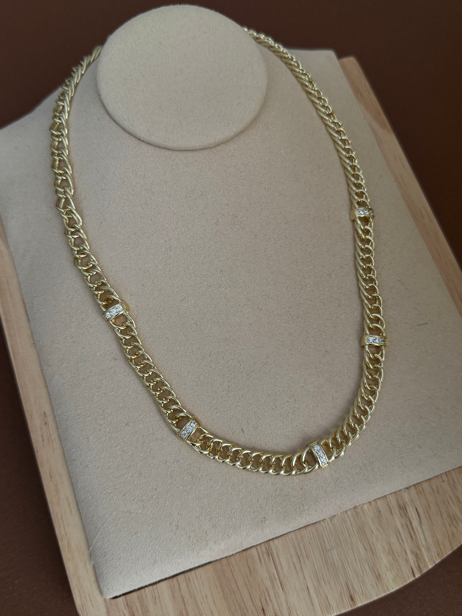 MİTRA TAŞ DETAYLI GOLD ZİNCİR KOLYE