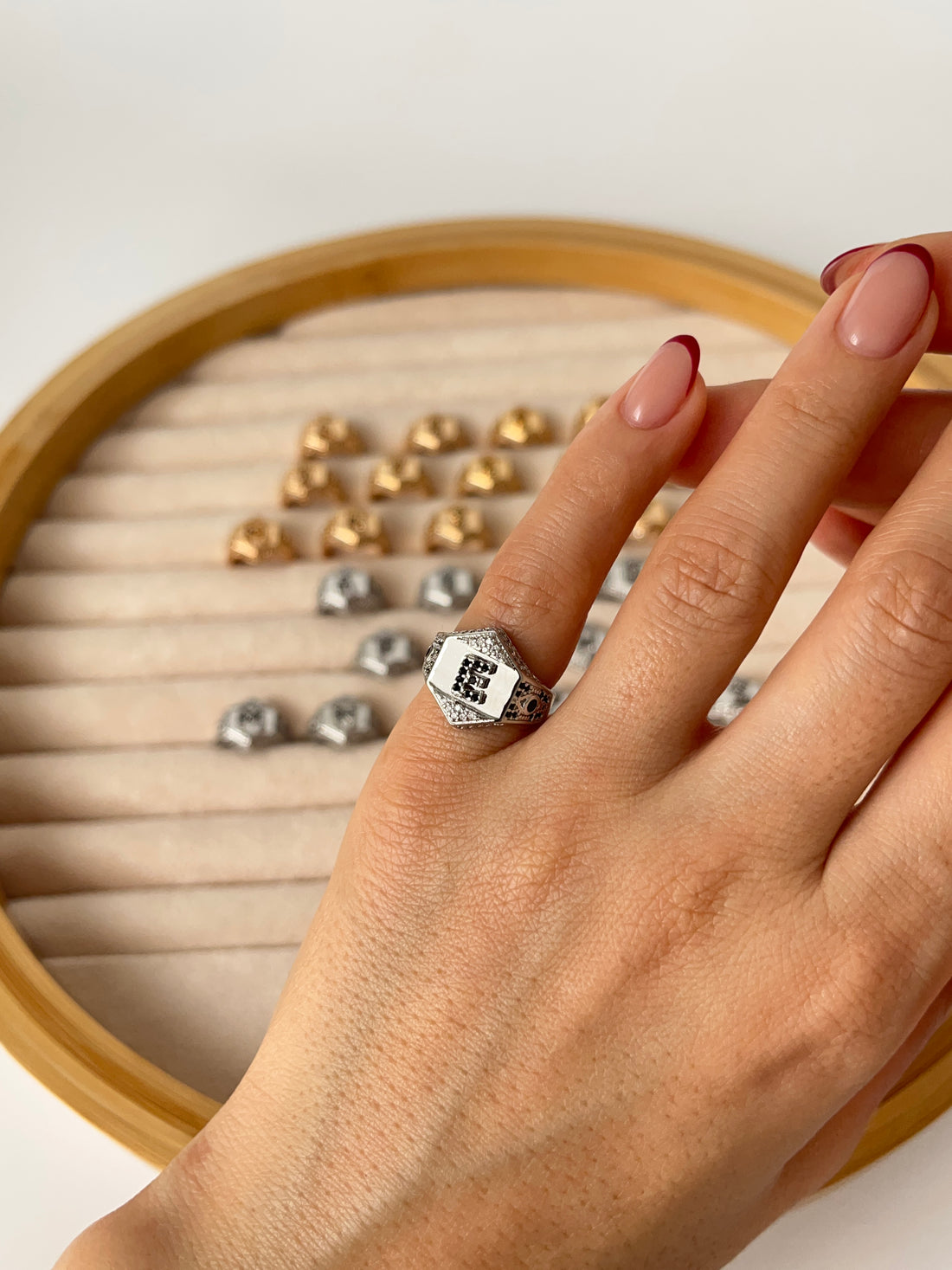 İTHAL E HARF AYARLANABİLİR GOLD SERÇE PARMAK YÜZÜK