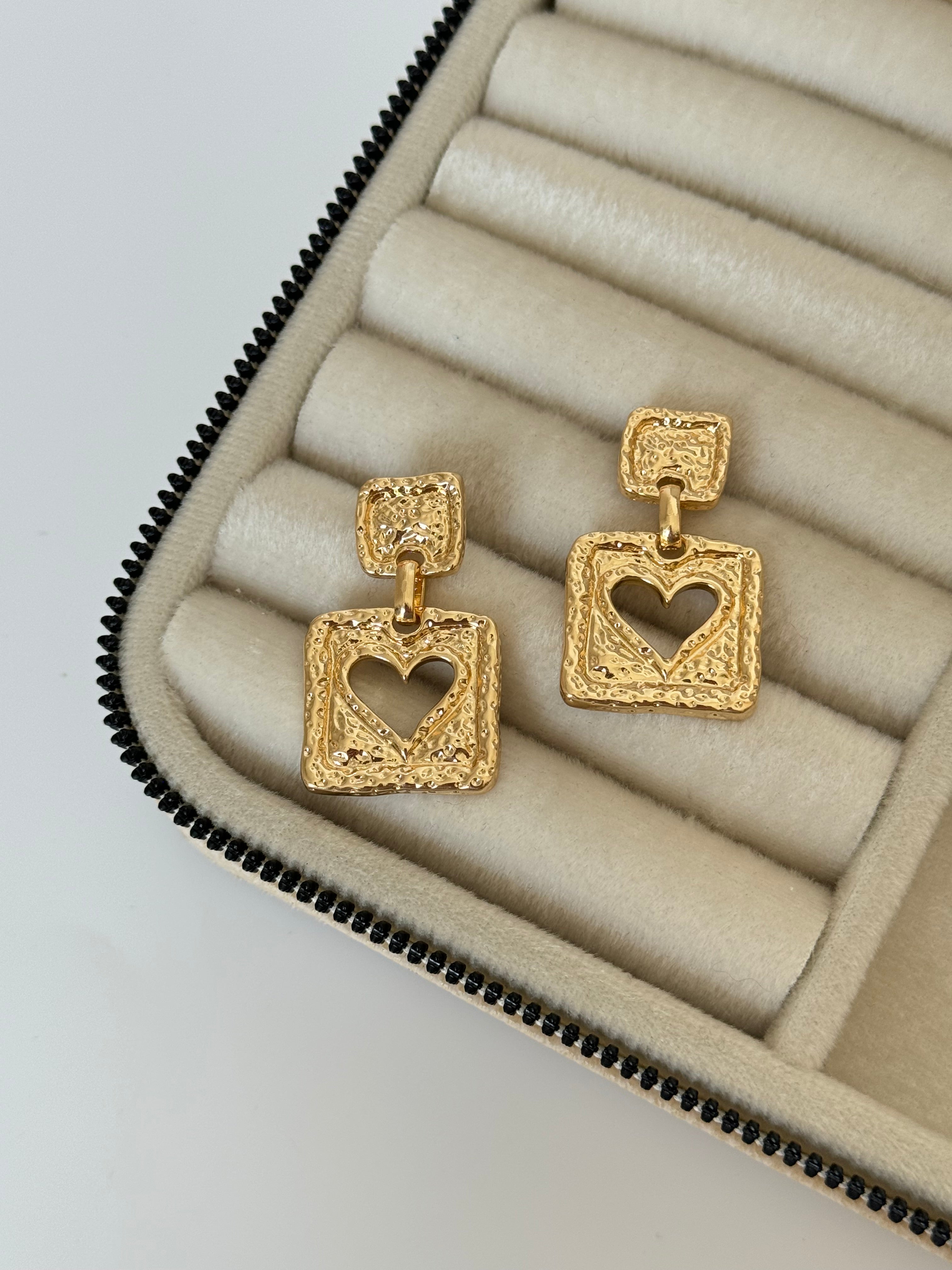 İTHAL KALP DETAYLI GOLD KÜPE