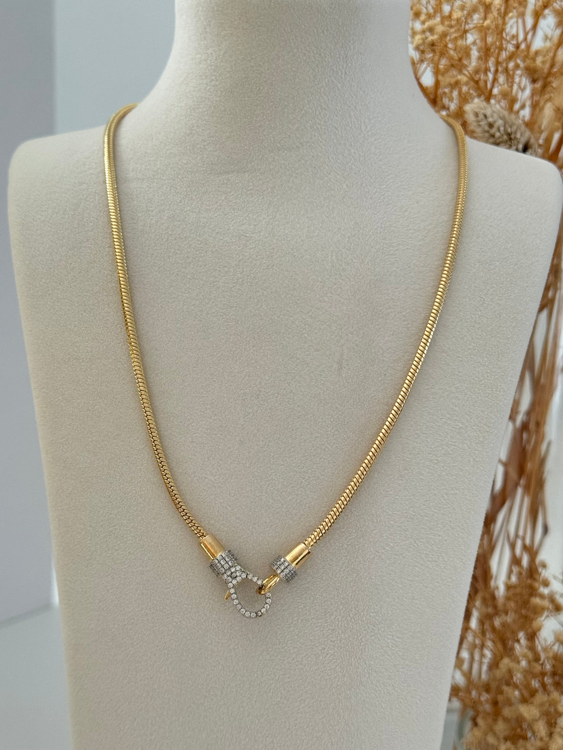 AMARA TAŞ DETAYLI GOLD KOLYE