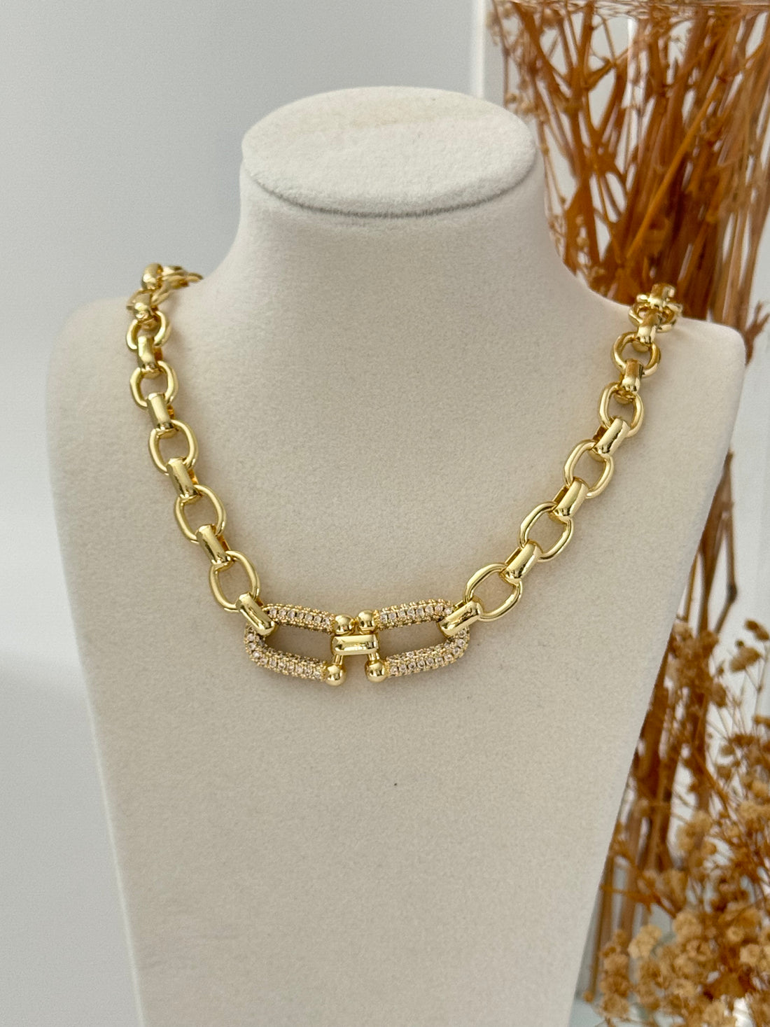 İTHAL TAŞ DETAYLI GOLD CHOKER KOLYE