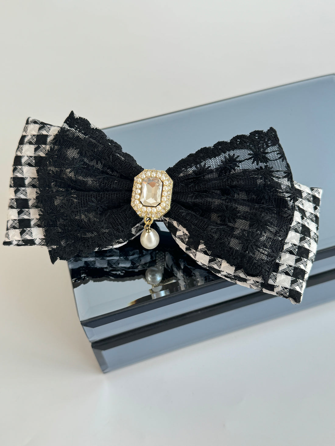 İTHAL  DANTEL KUMAŞ DETAYLI SİYAH FİYONKLU TOKA