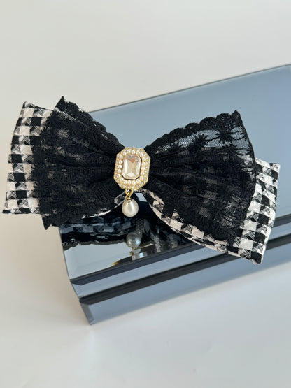 İTHAL  DANTEL KUMAŞ DETAYLI SİYAH FİYONKLU TOKA