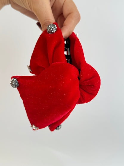 İTHAL KIRMIZI KADİFE TAŞ DETAYLI MANDAL DUBAİ TOKA