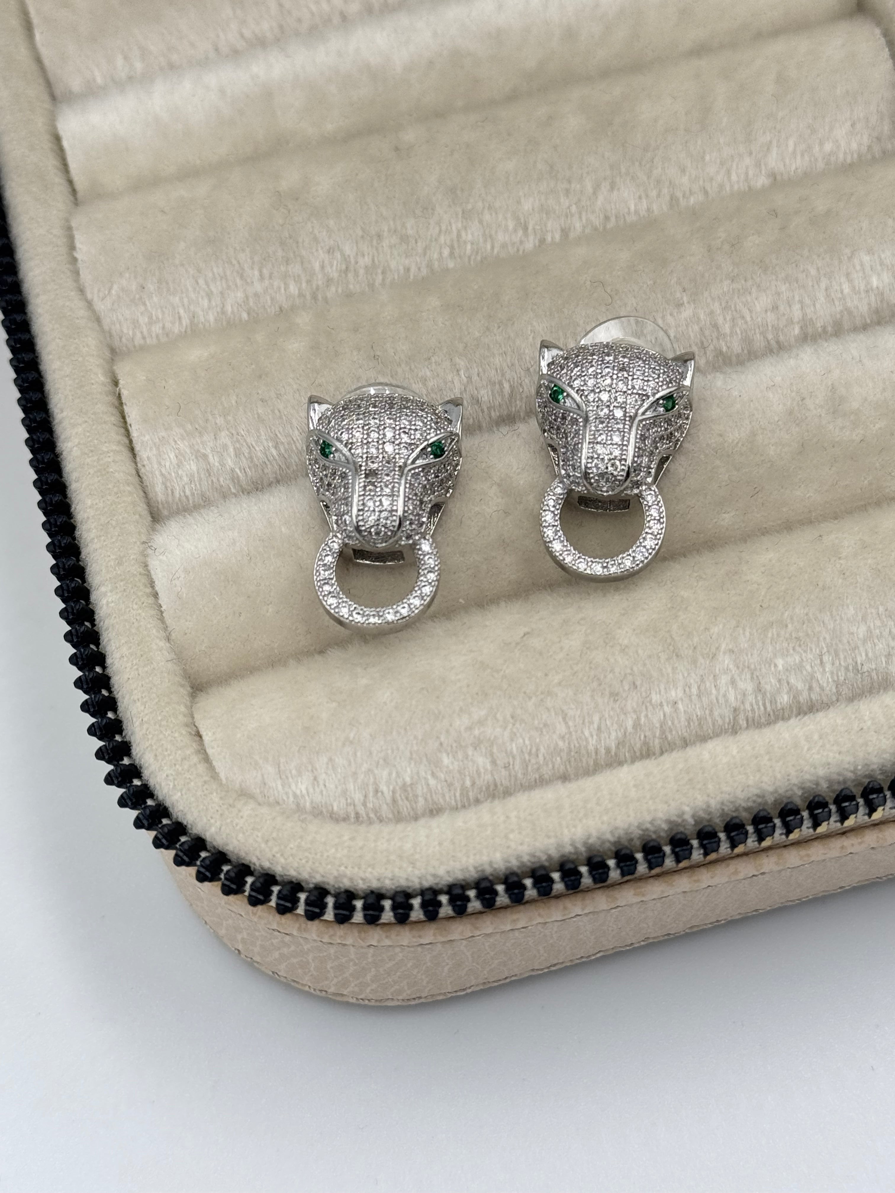 İTHAL KAPLAN DETAYLI TAŞLI SİLVER KÜPE