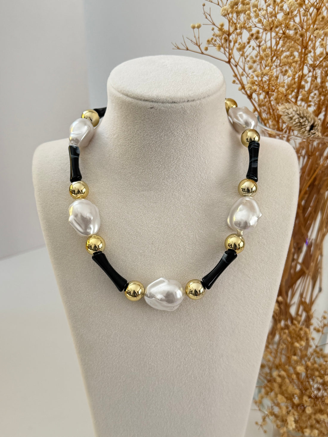 İTHAL İNCİ DETAYLI SİYAH GOLD TOP KOLYE