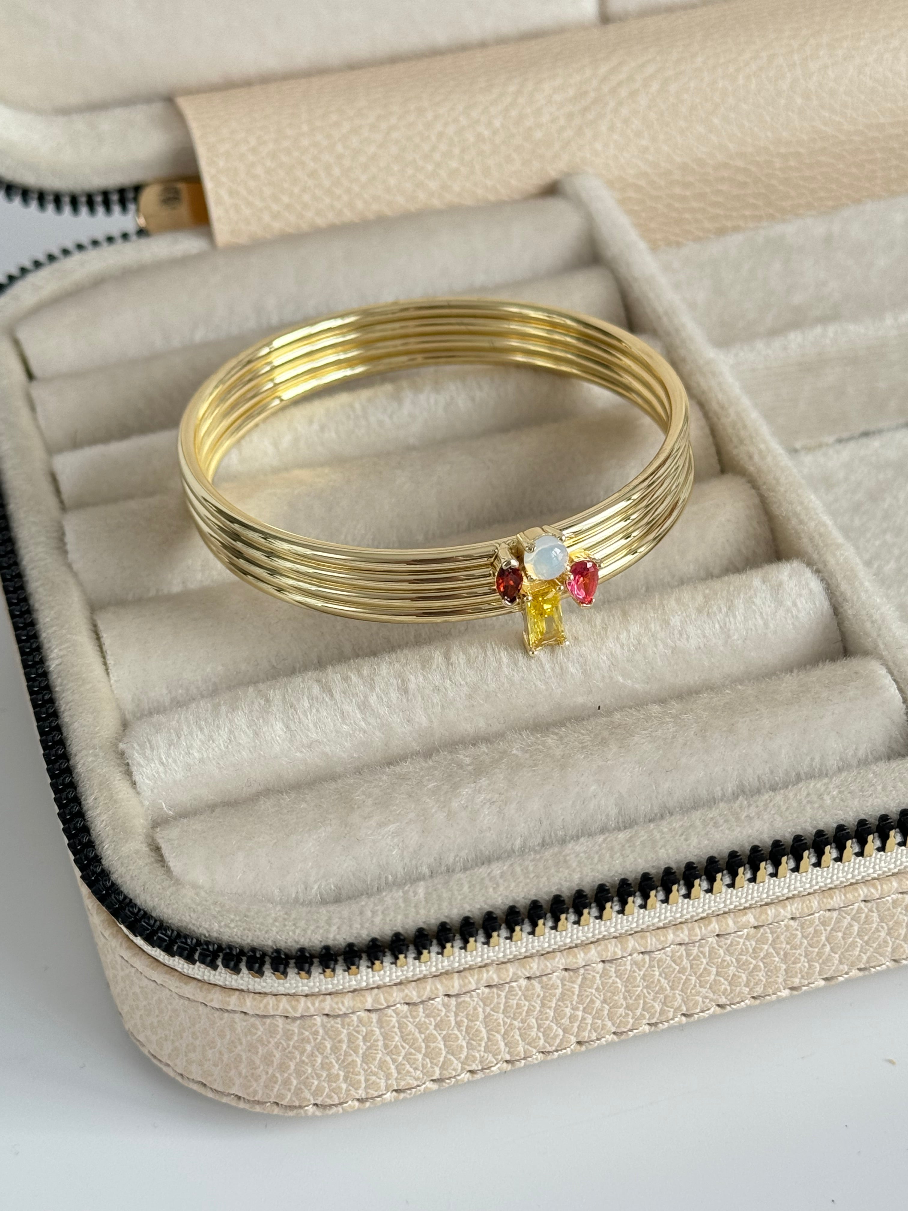 İTHAL RENKLİ TAŞ DETAYLI GOLD BİLEZİK BİLEKLİK