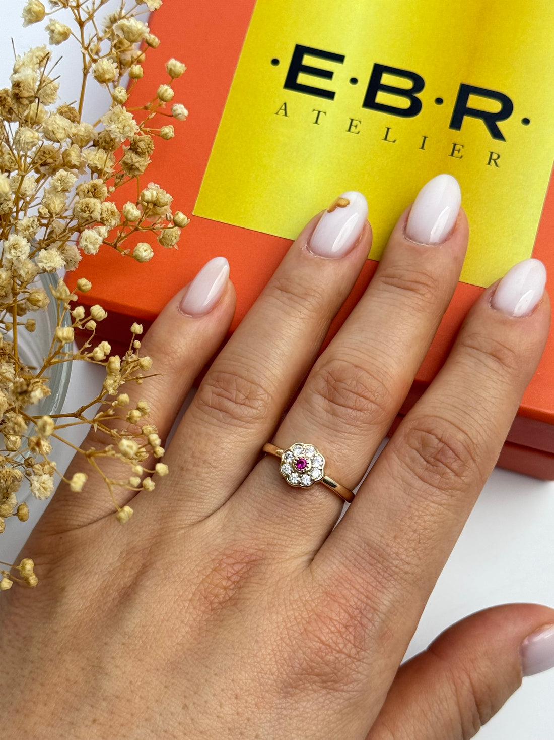İTHAL FUŞYA TAŞ DETAYLI ÇİÇEKLİ GOLD AYARLANABİLİR YÜZÜK