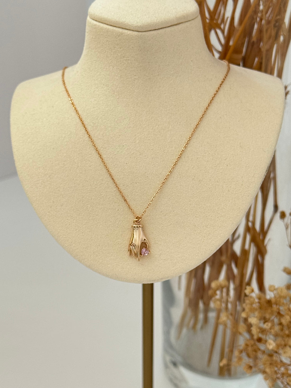 KALPLİ EL DETAYLI GOLD ÇELİK KOLYE