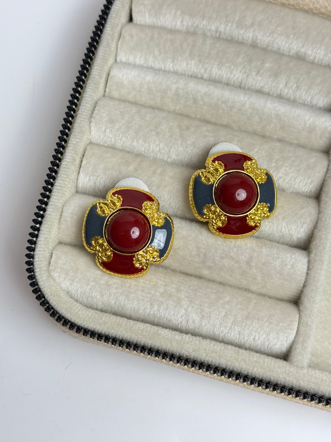 İTHAL VİNTAGE MARKA MODEL KÜPE