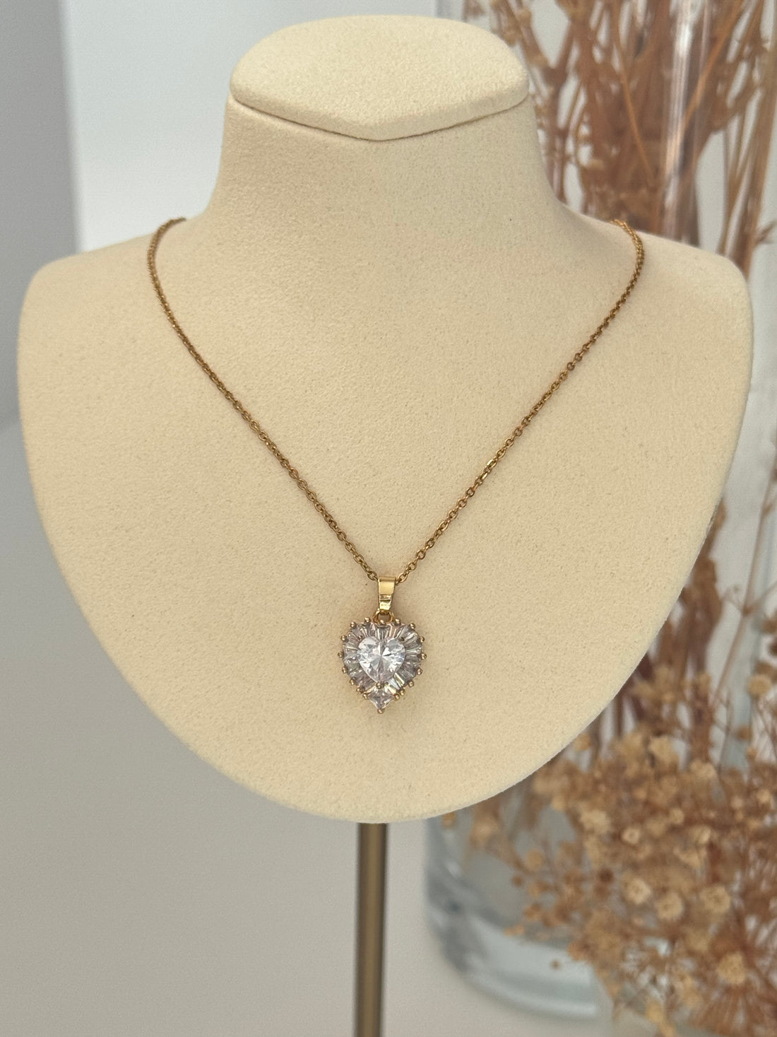 KALP DETAYLI GOLD ÇELİK KOLYE