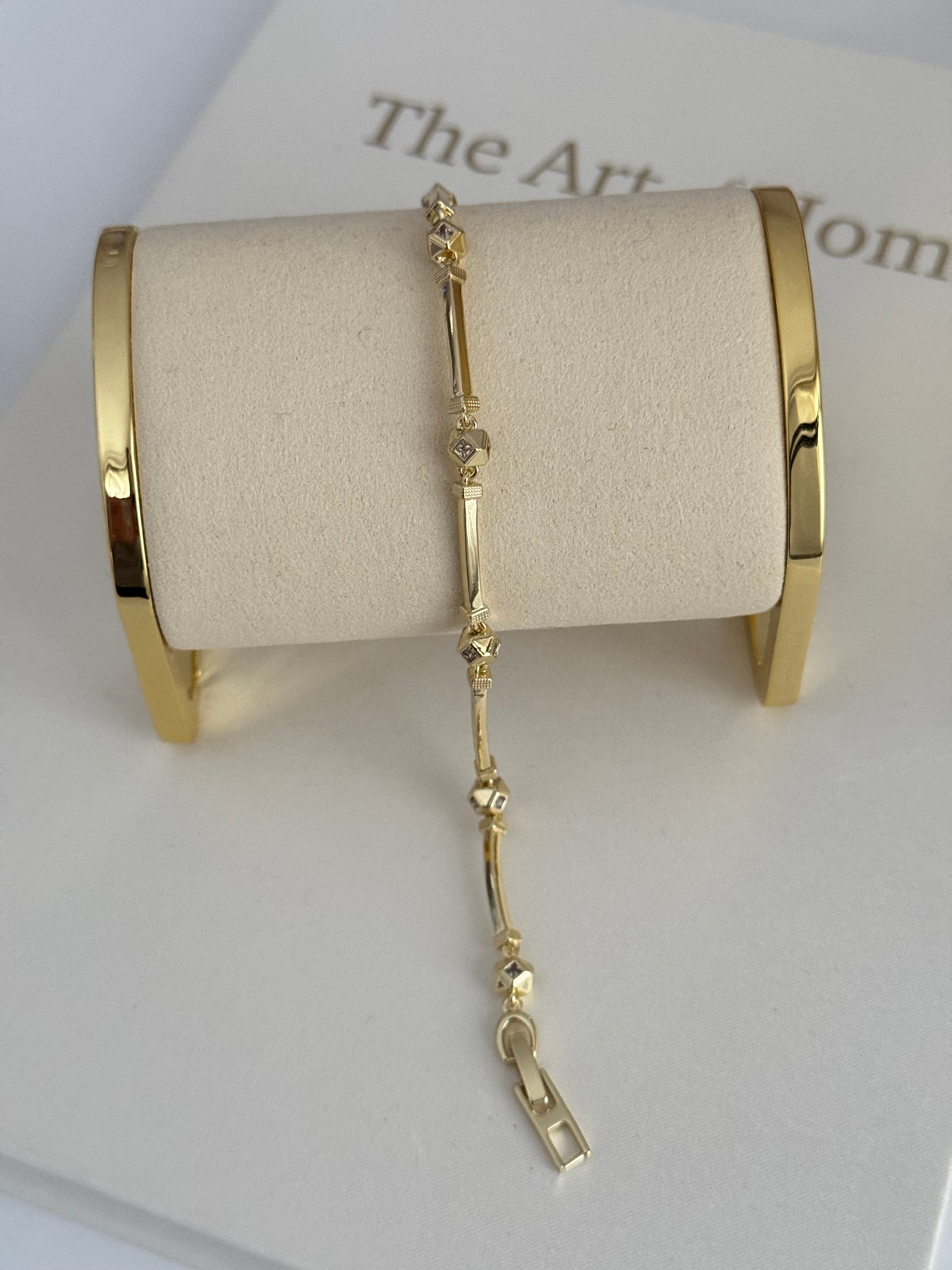 LAVIN DETAYLI GOLD BİLEKLİK