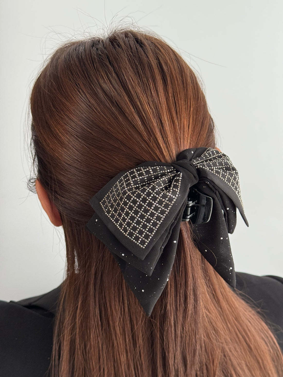 İTHAL SİYAH TAŞLI FİYONKLU KURDELELİ MANDAL TOKA