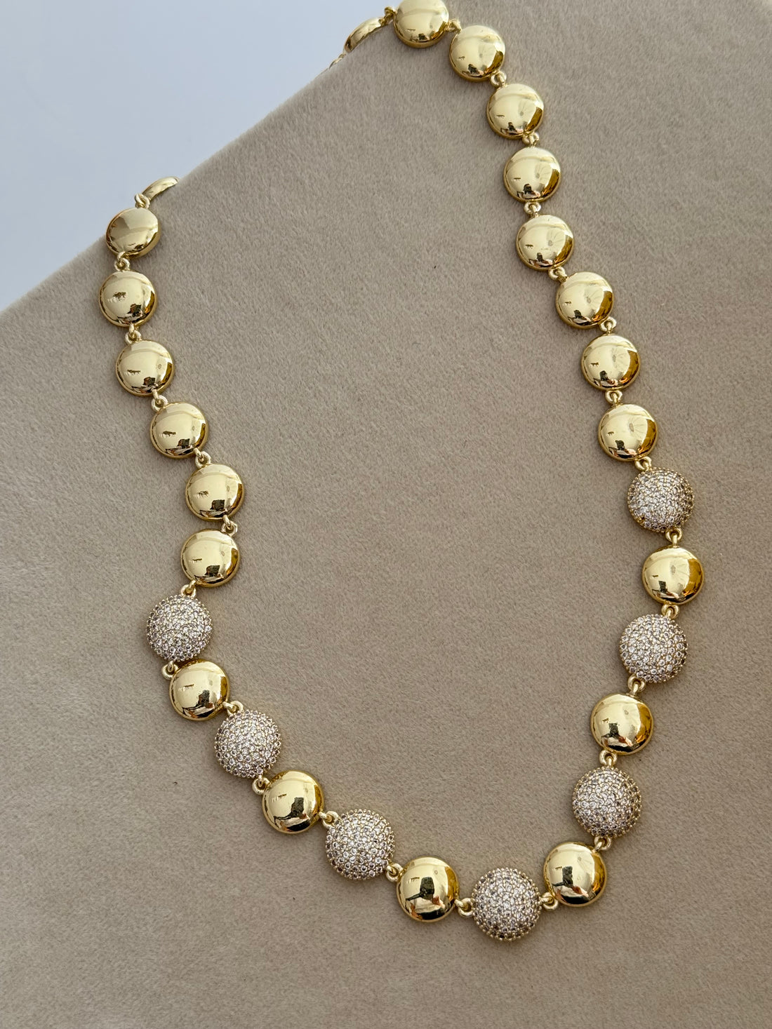 İTHAL BONBON TAŞ DETAYLI GOLD KOLYE