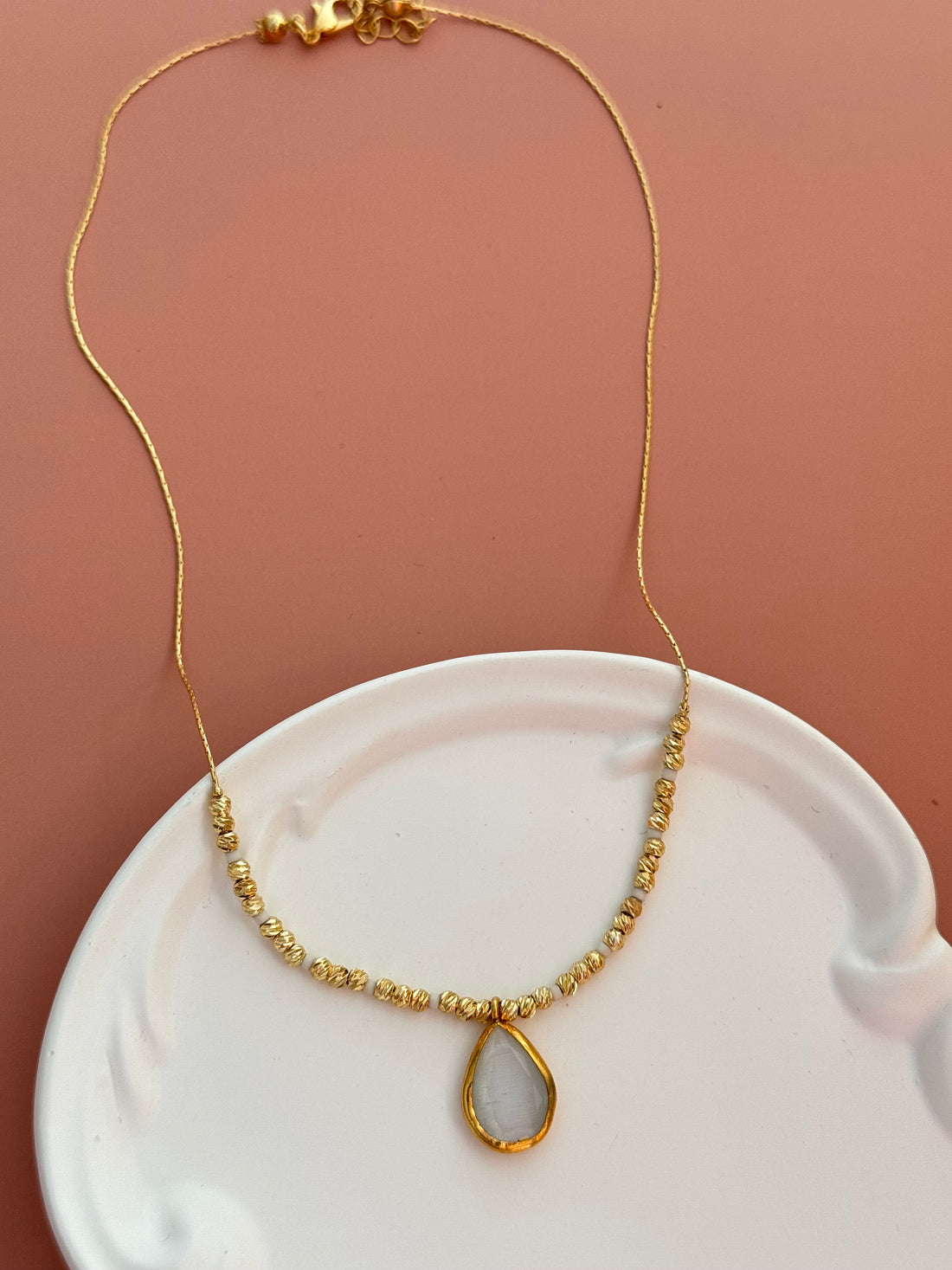 ARYAN BEYAZ KRİSTAL TAŞLI ALTIN KAPLAMA DORİKA KOLYE