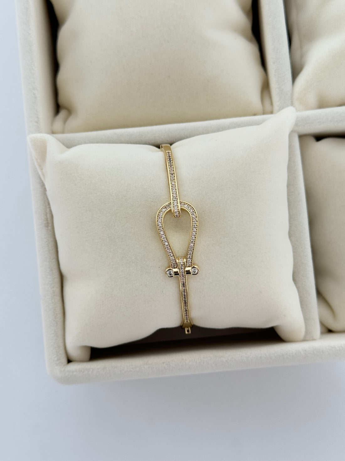 İTHAL TAŞLI GOLD KELEPÇE BİLEZİK