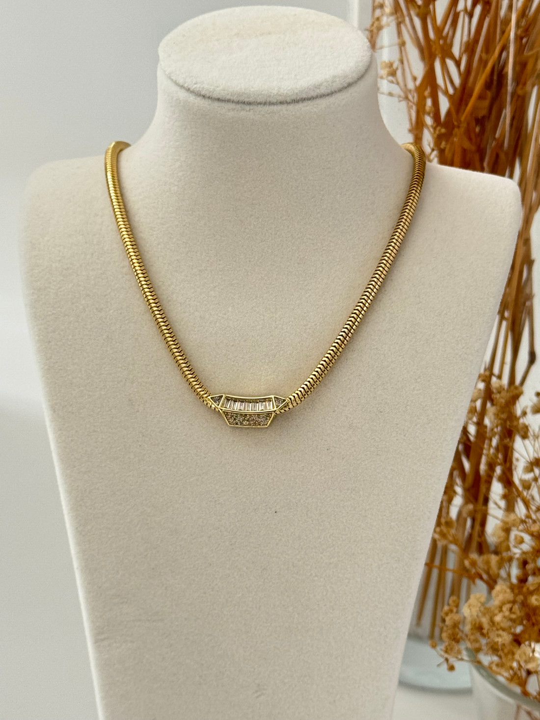 İTHAL TAŞ DETAYLI GOLD KOLYE